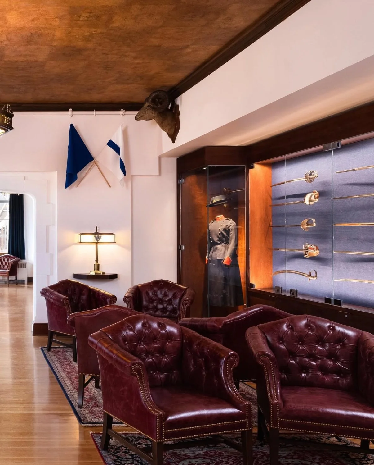 Officers Mess_entrance lounge.jpg