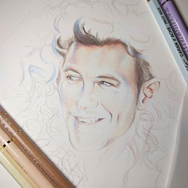 The face work continues. Weird working on a face so large in pencils, so used to something a quarter this size. Going to need to make a plan for the curls though, just throwing colours at him for the moment and seeing what happens!
.
.
.

#art #artis