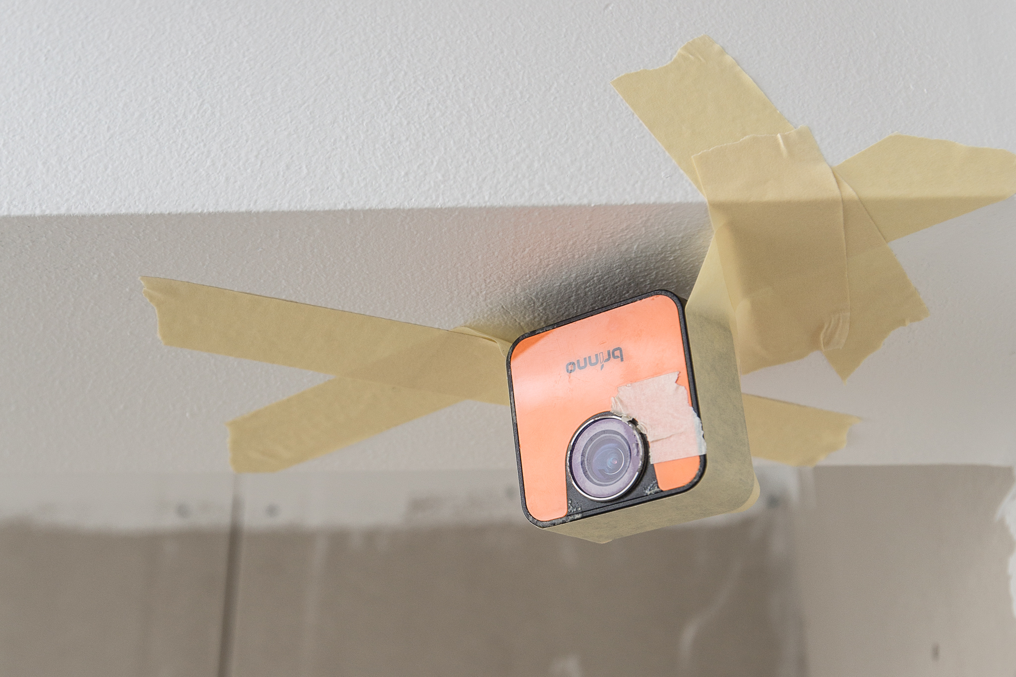  Jag har monterat en timelapse-kamera i taket i badrummet för att skapa en film på nån minut där man ser badrummet växa fram. Kika in om en vecka så ska den nog ligga uppe! 