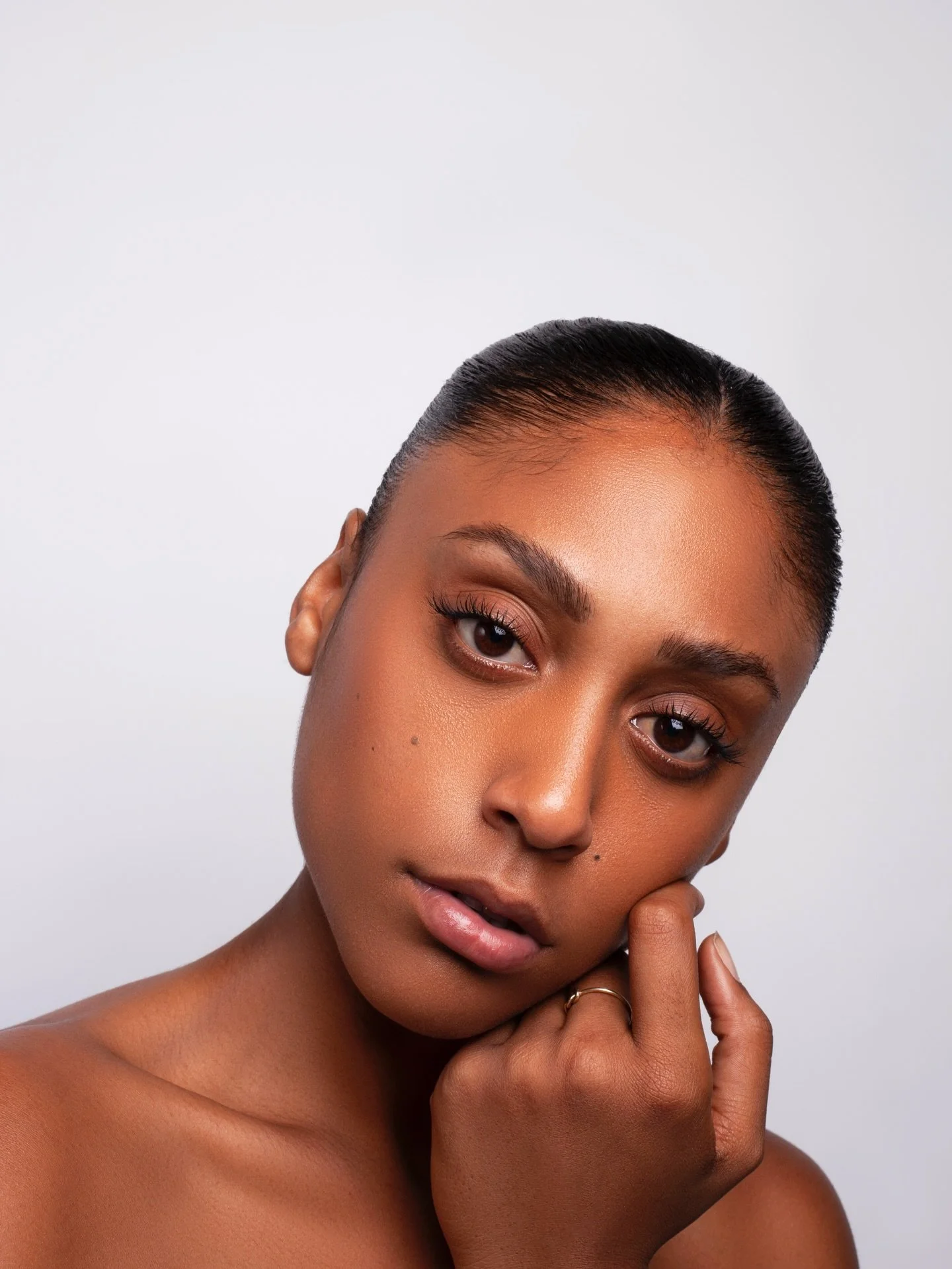 Most people miss this&hellip; and it&rsquo;s costing them more than they realize.

A headshot isn&rsquo;t just a picture.
It&rsquo;s a calling card.
It says I&rsquo;m ready. I&rsquo;m here. I&rsquo;ve arrived.

Before you ever walk in the room, your 