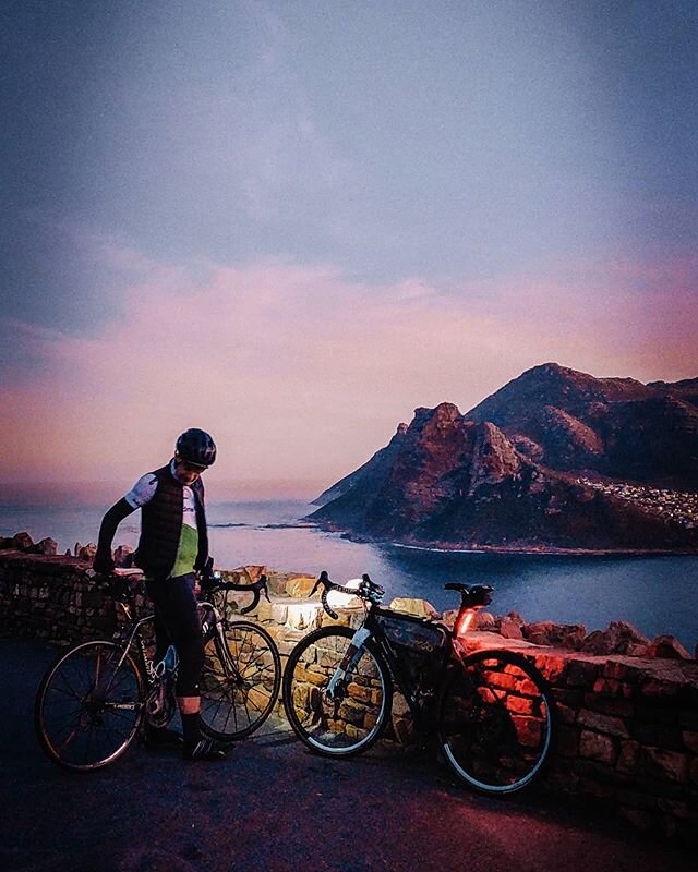 It's #worldbicycleday 😊 One of my all time favorites loops will always be the burn from Sea Point to the top of Chappies and back.
.
Coming in at just under 50km with 3 climbs on the way, first it's the Llandudno warmup starting around the 12 Apostl