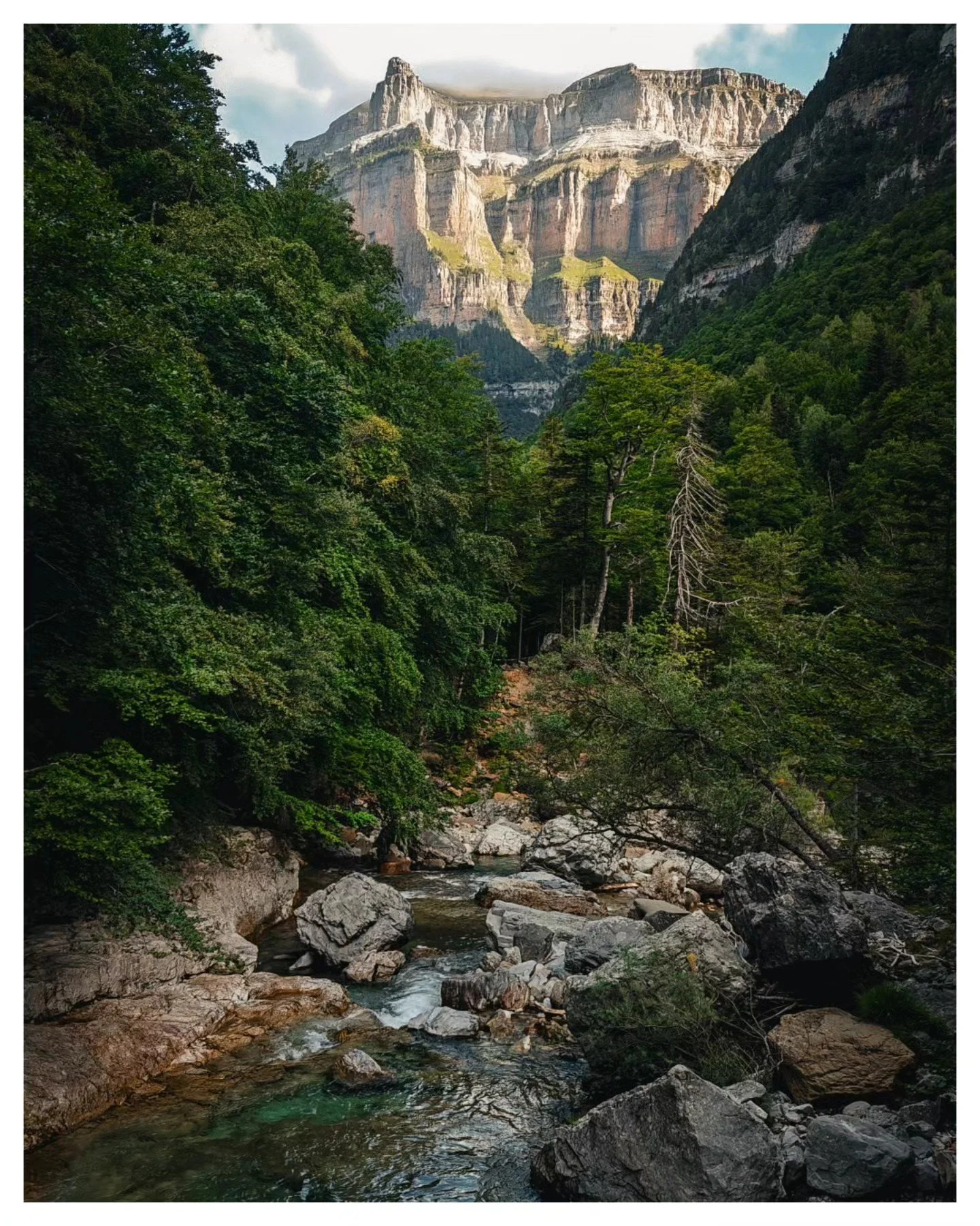 When we asked @teganphillipscomics where to go in the Pyrenees, she suggested, Ordesa National Park. What she didn't mention was that she spotted it on a Spanish TV Horror series...anyway...what an amazing find, it's one of the most beautiful places 