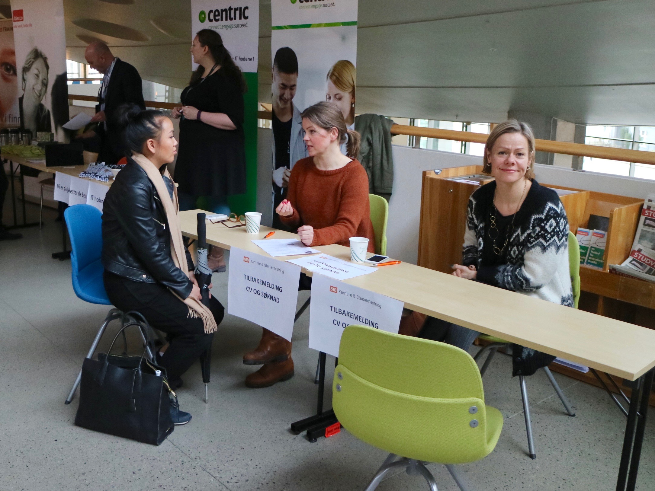 SiB Karriere & Studiemestring på stand for å veilede studenter som ønsket hjelp med CV og jobbsøknader.