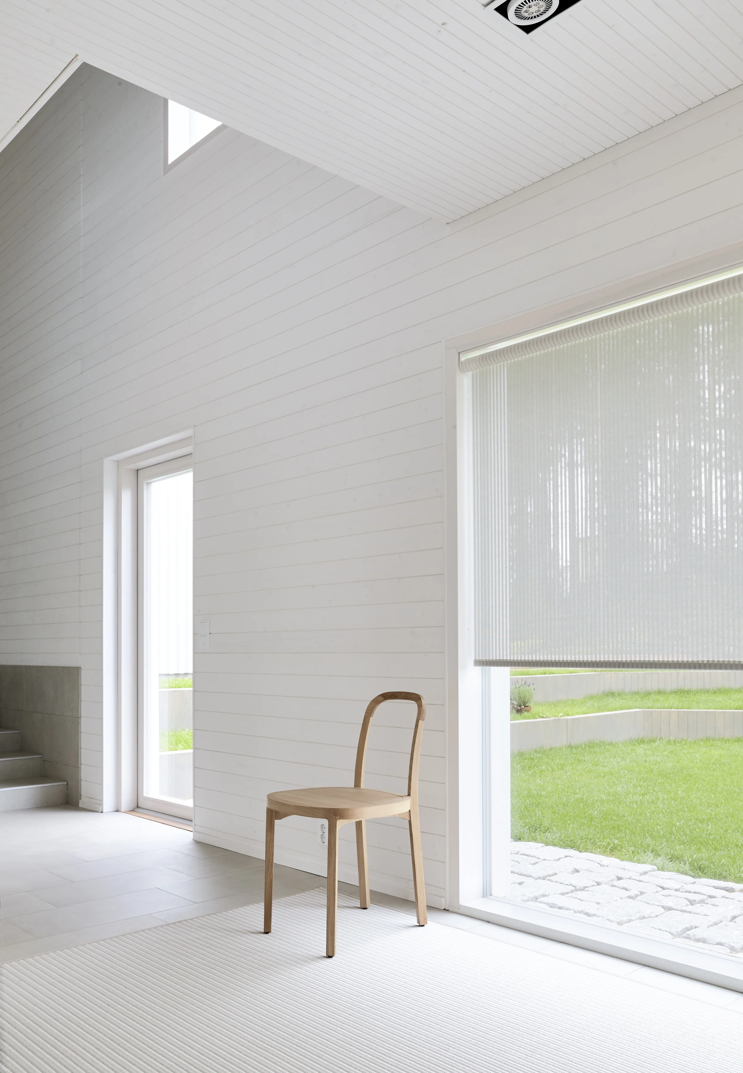 Vista 21311 white_wn-rollerblinds_Koskela.jpg