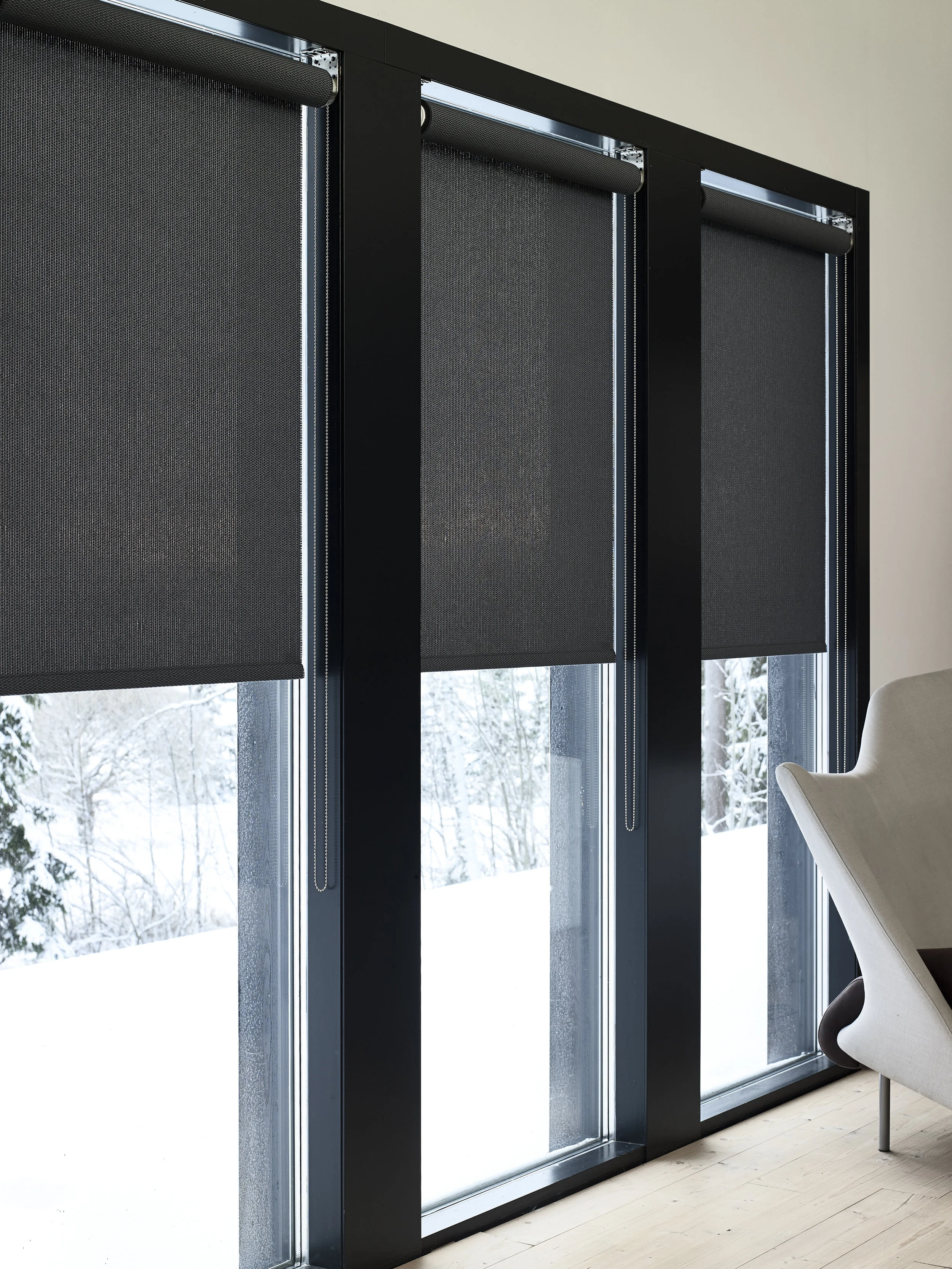 21199 Morning black roller blinds