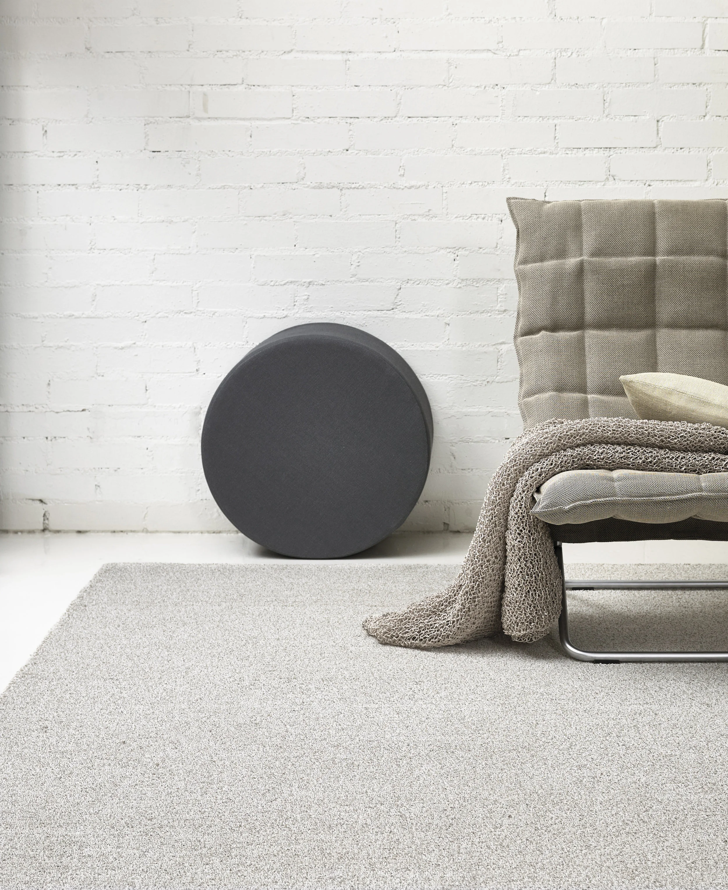 1651501 Tundra tufted carpet, 436 Round Cool cushion, 46003 Narrow k Chair, 47215 Seaborn stone throw