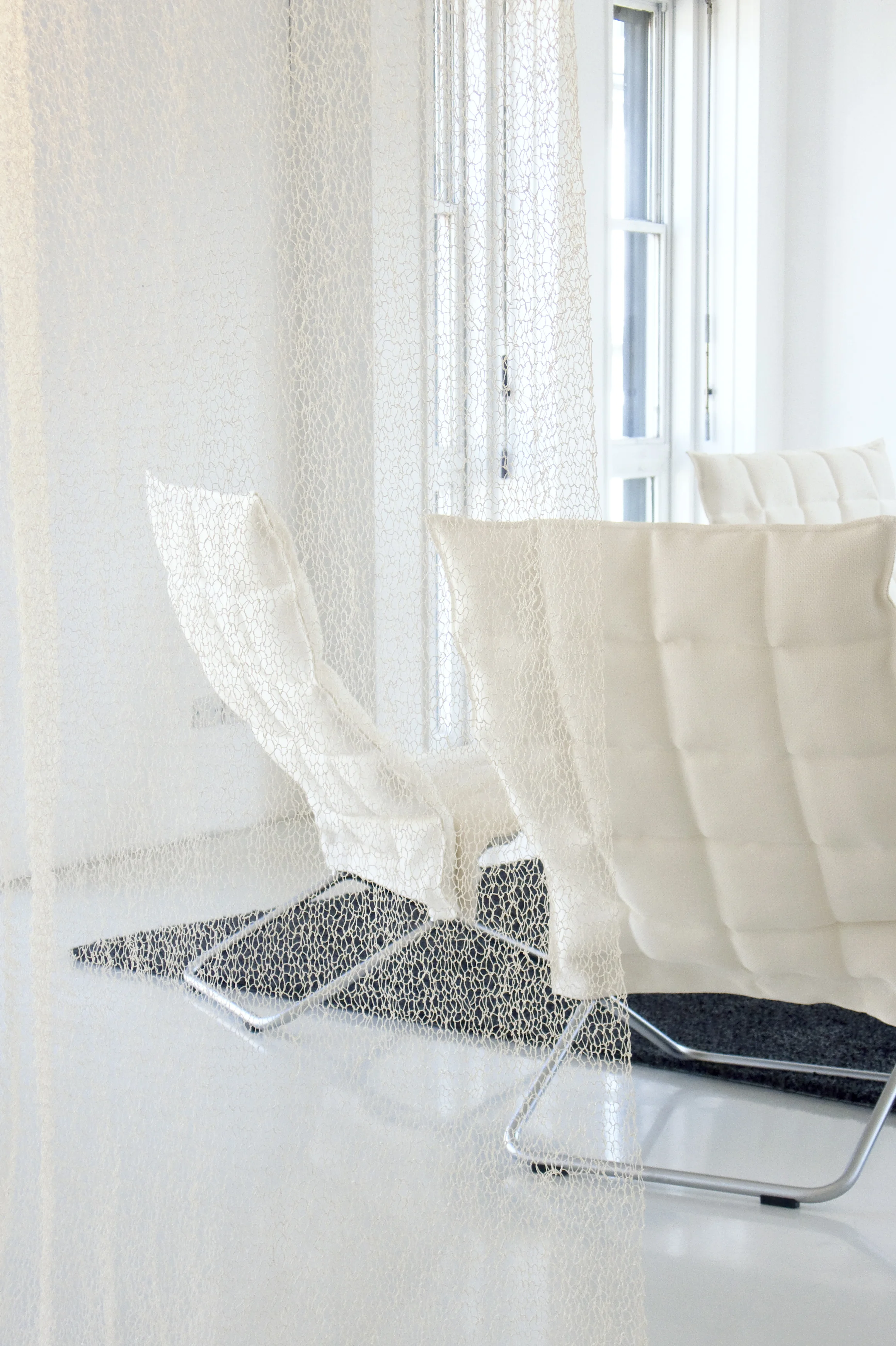 7210101 Veil white curtain / room divider, 46003 Narrow Tubular k Chairs