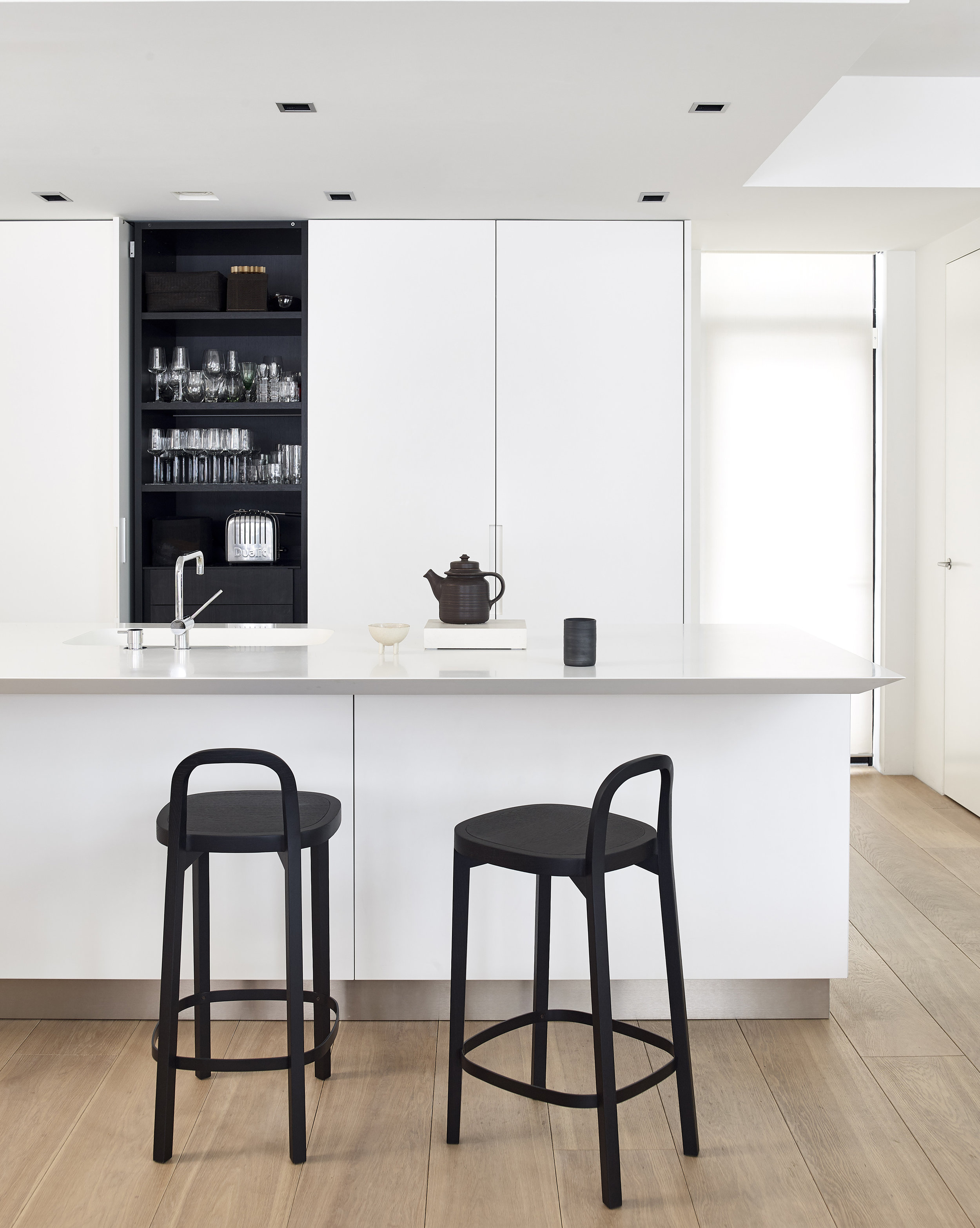 Siro+ bar stool height 65 cm in black