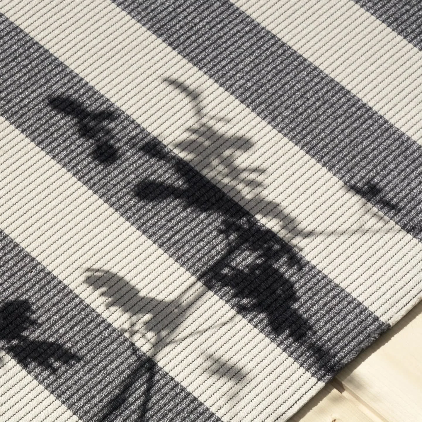 Spring is tiptoeing closer... Our In/Out rugs are ready for bare feet and bright days &mdash; made to live beautifully both indoors and out ☀️
.
#outdoorliving #outdoorrug #inspiredbytheruggedfinnishnature #woodnotes