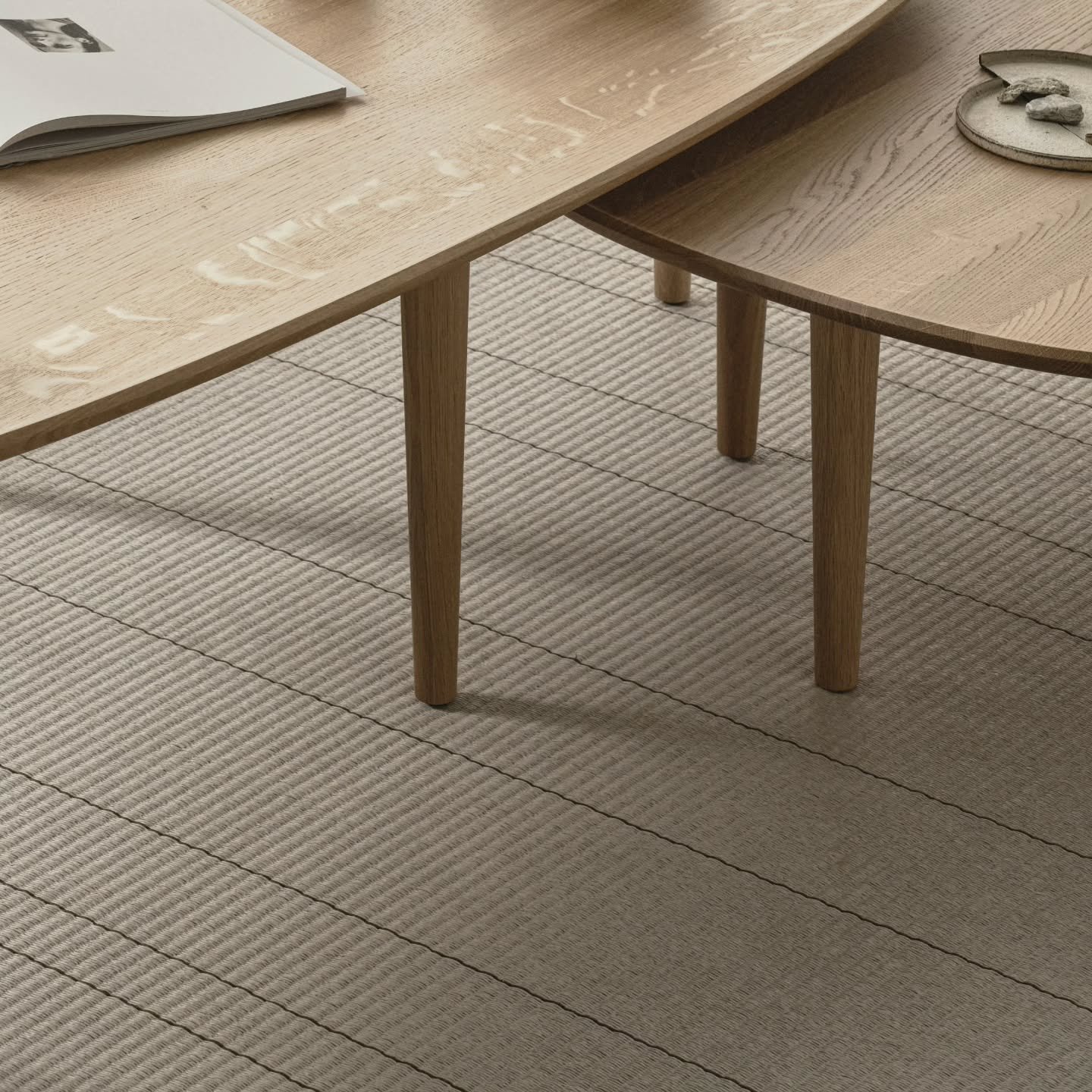 Willow paper‑yarn rug by Claesson Koivisto Rune; a study in understated refinement, its tactile calm and architectural clarity lending itself to a wide spectrum of contemporary interiors.
.
#claessonkoivistorune #sophisticatedspaces #interiordesign #