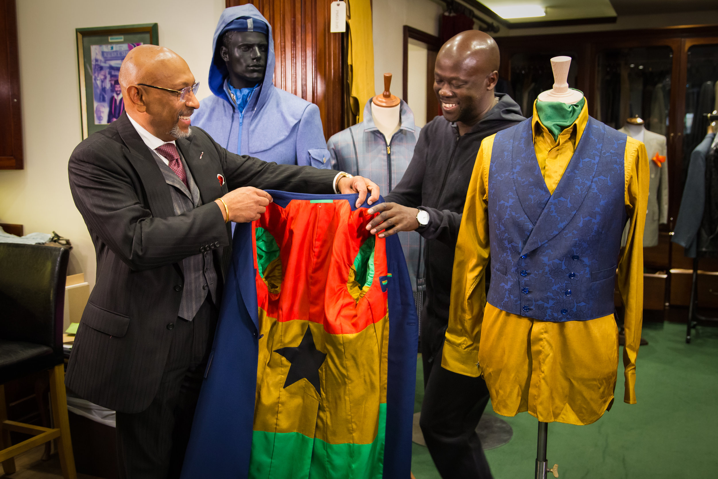   Master Tailor Andrew Ramroop surprises David Adjaye OBE with a Ghanaian flag lining to his Ultra Bespoke suit created for his investiture with Her Majesty Queen Elizabeth.  