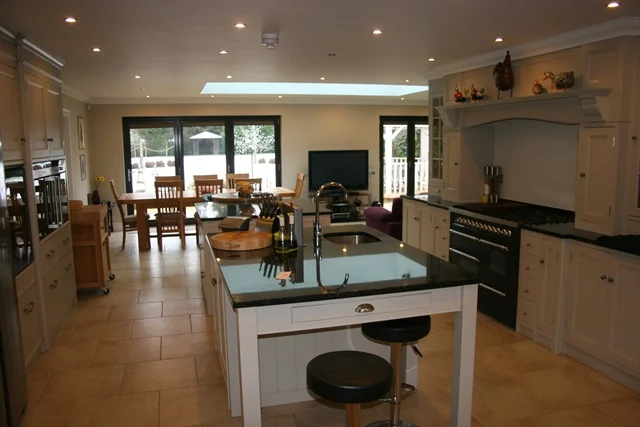 03 - kitchen.JPG