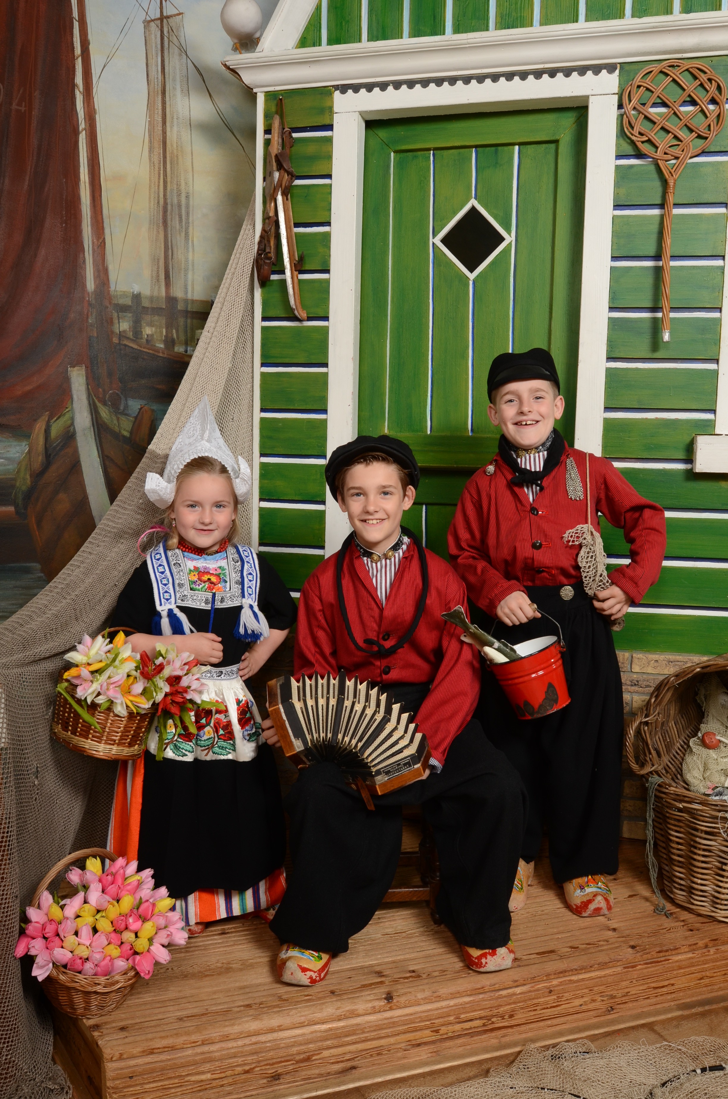 Picture of children in Volendam costume