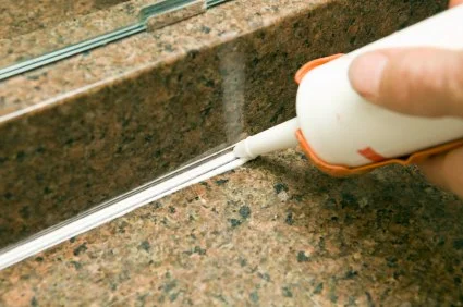 handyman applying caulk.jpg