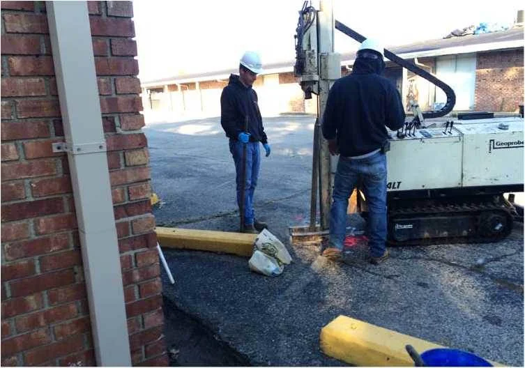 KERAMIDA drillers installing an injection port using the Geoprobe.