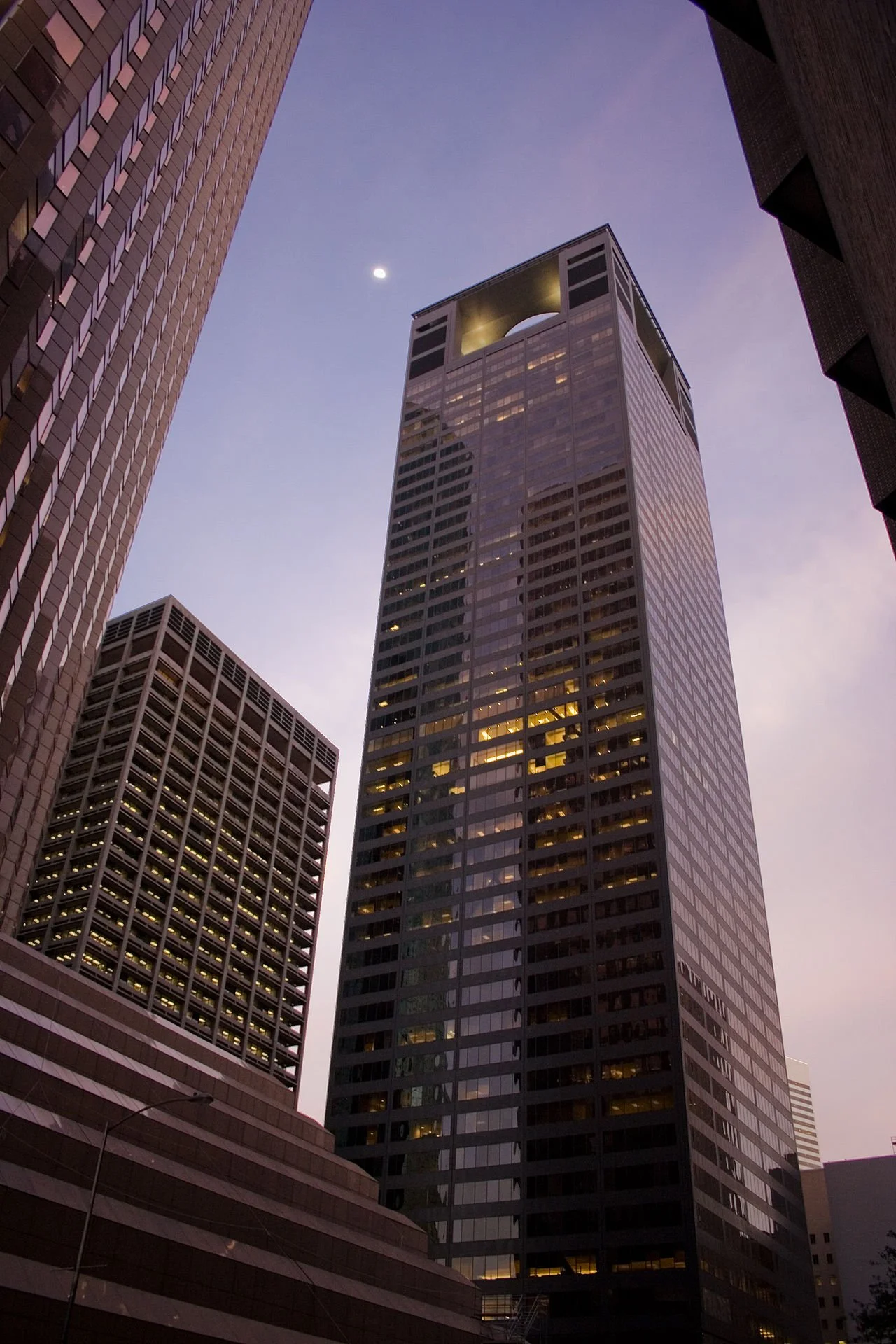 Centerpoint_energy_plaza.jpg