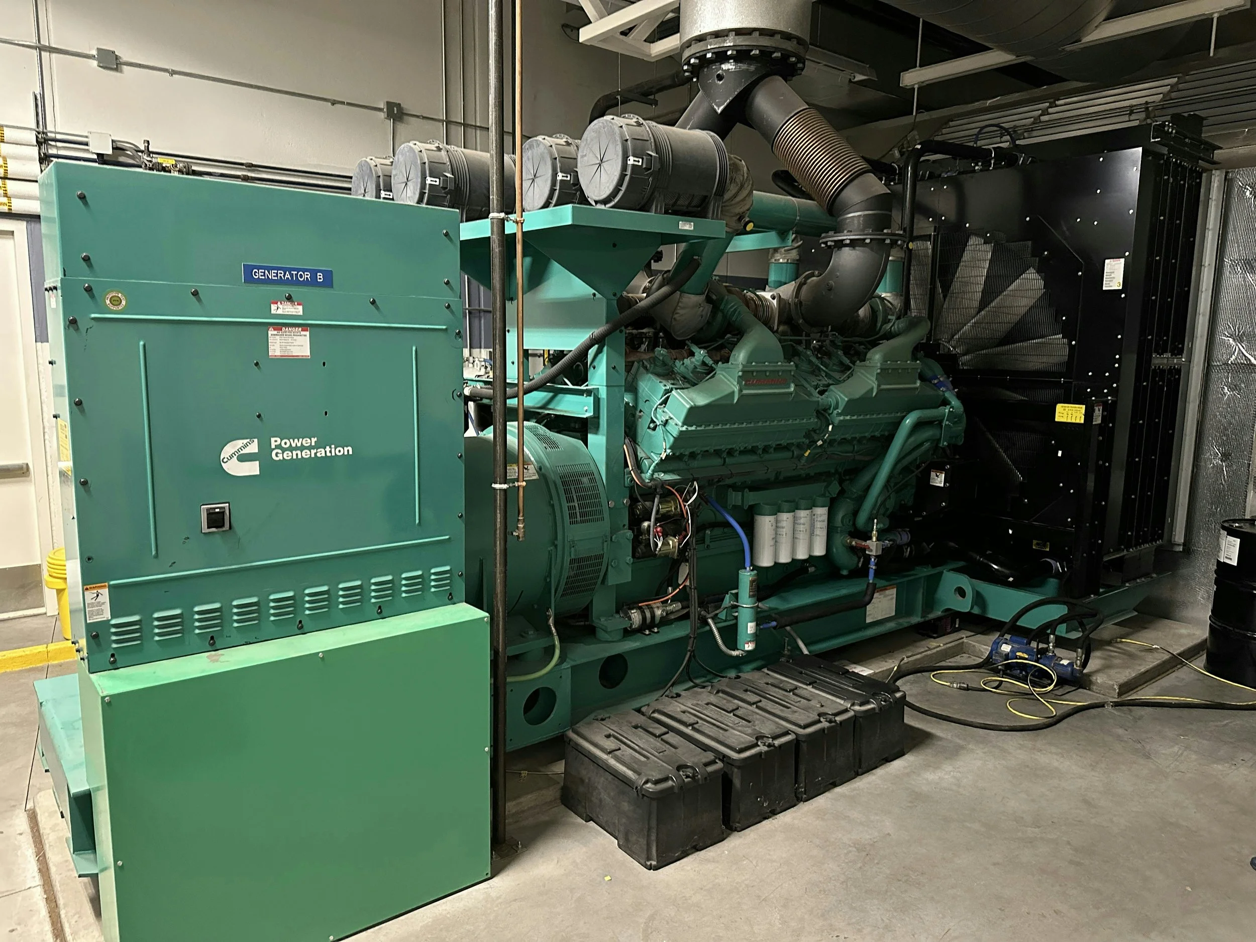 Power_generator_of_a_hospital_data_center.jpg