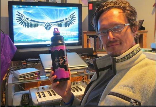 Astrohawk electronic musician #WaterBottleSelfie for the #PlasticFreeChallenge