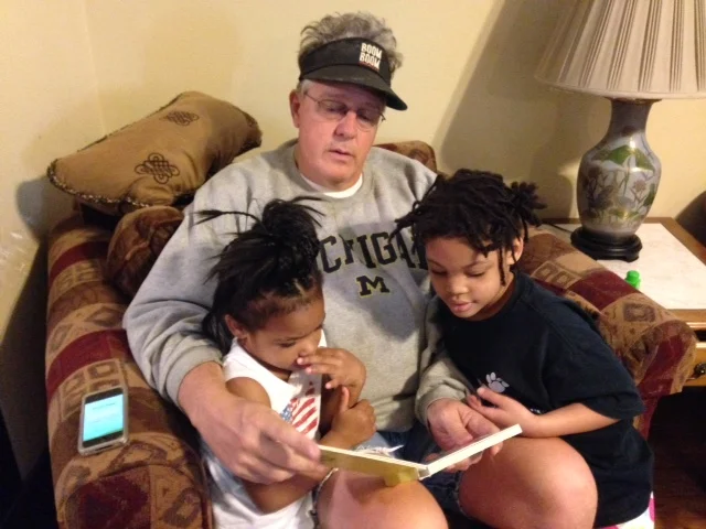 Mike Synk and girls.JPG