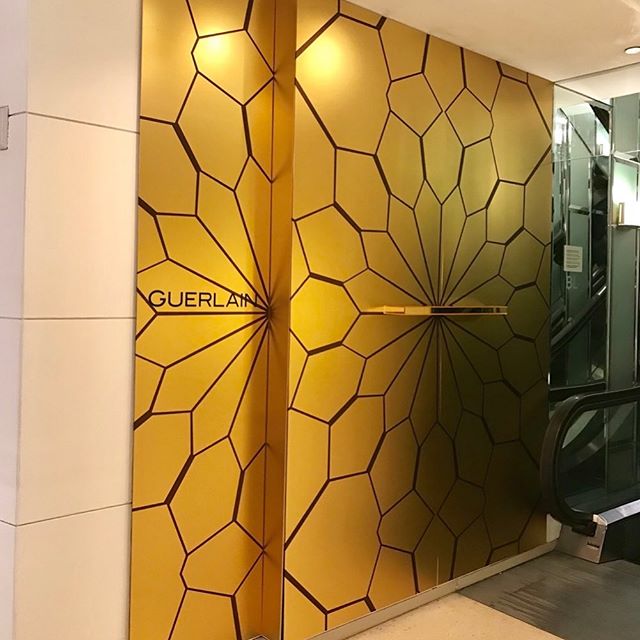 Print on mirror vinyl done on Vutek at #duggal fabrication studio. 06/07/2019