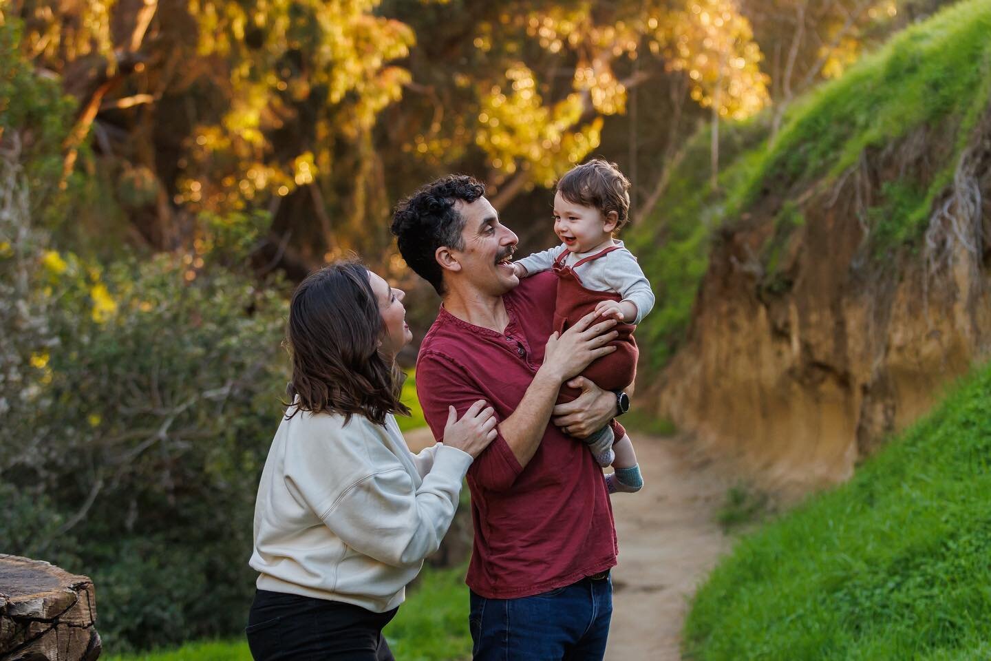 Golden hour ☀️ with this beautiful family. They brought their pup too. I always welcome fur babies to your session- they&rsquo;re family too! #sandiegofamilyphotographer #sandiegofamilyphotography #sandiegoportraitphotographer #sandiegoportraits #san