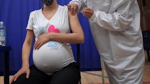 In the U.K., Pregnant and Unvaccinated Women Account For One in Five Critically Ill COVID Patients