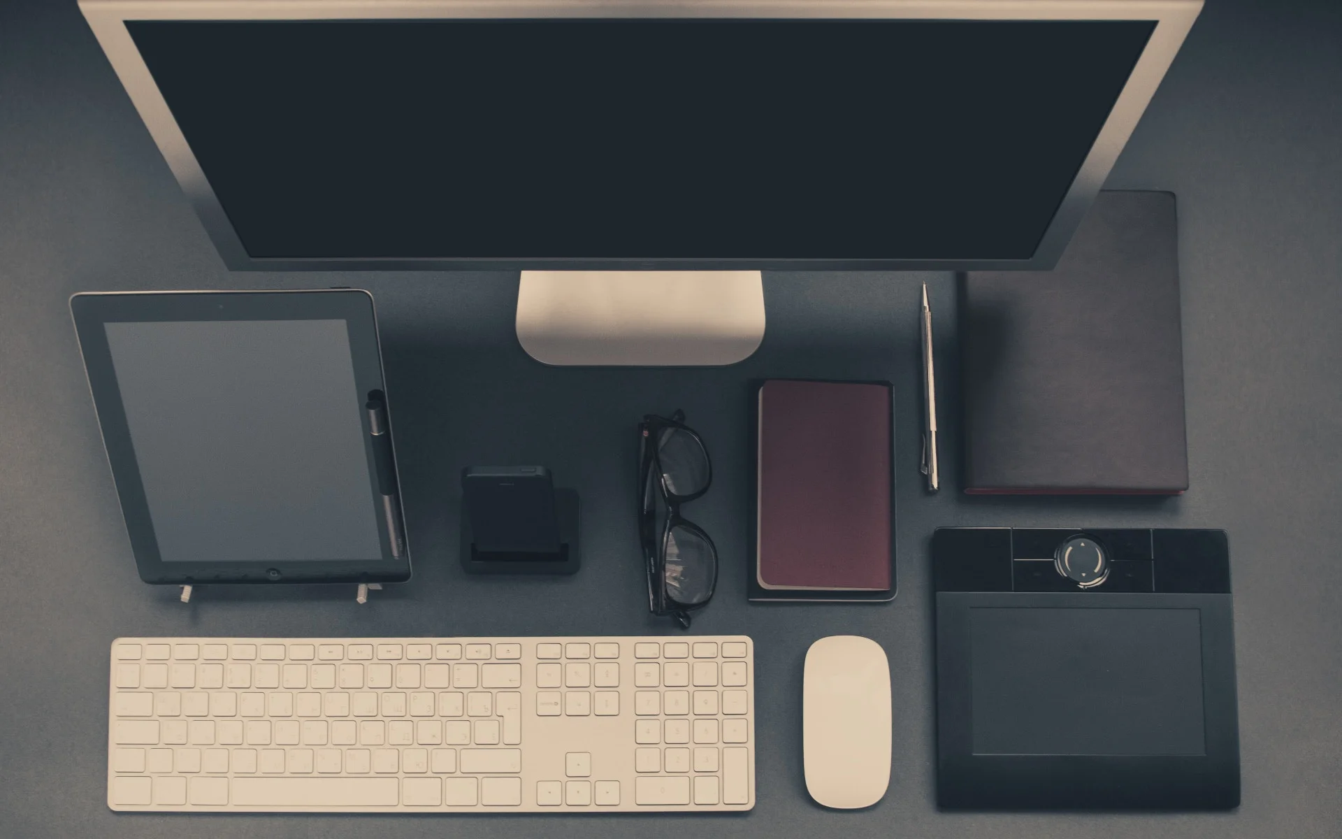 organized desk organized health coach vadim-sherbakov-68-unsplash.jpg