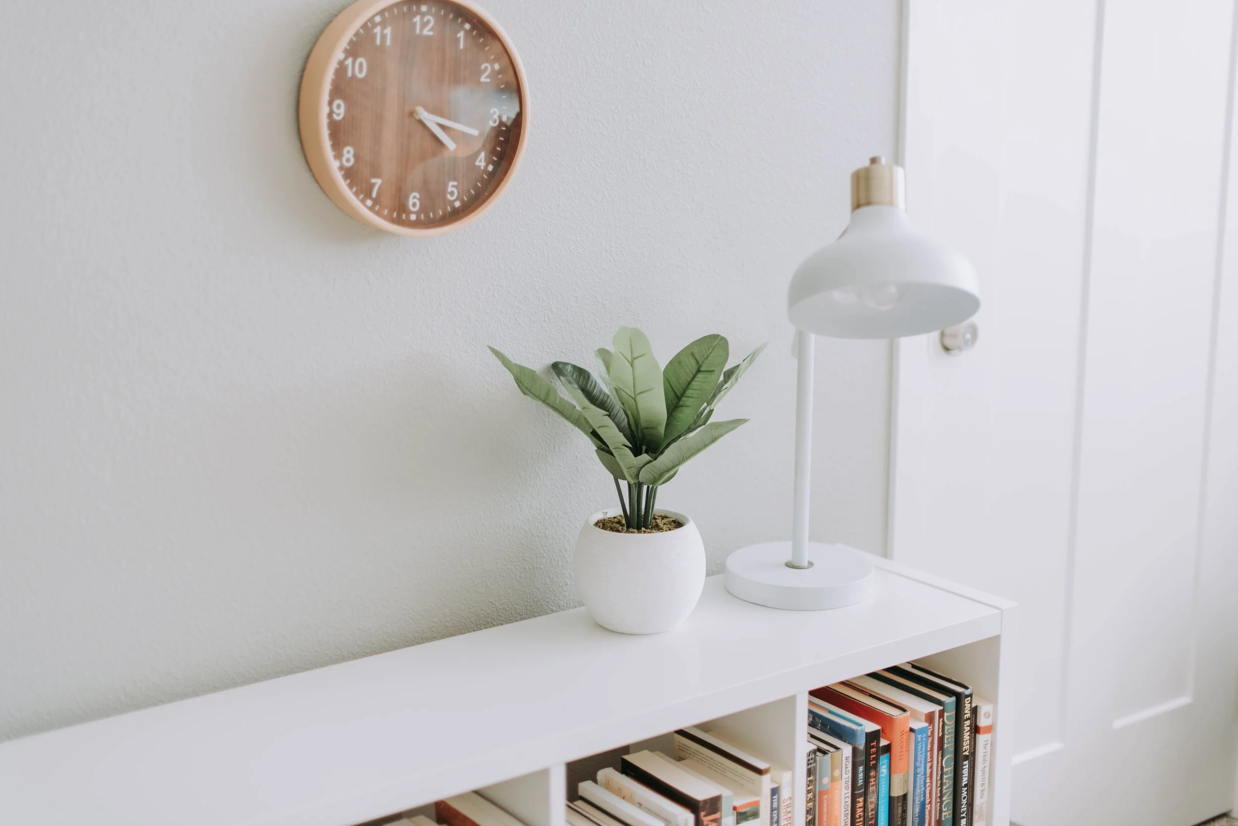 How does a meal plan template help save time?
