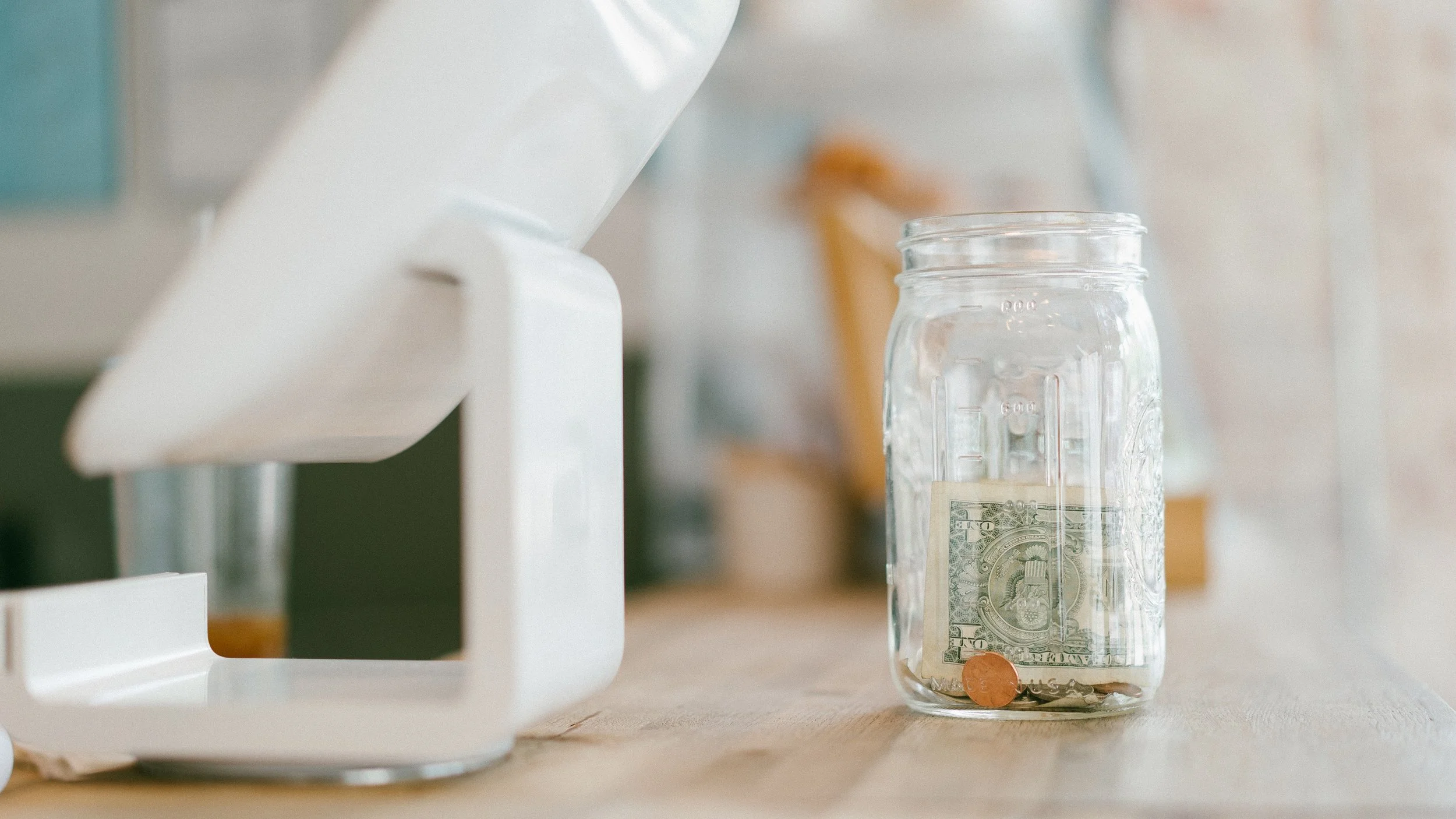 How does a meal plan template help save money?