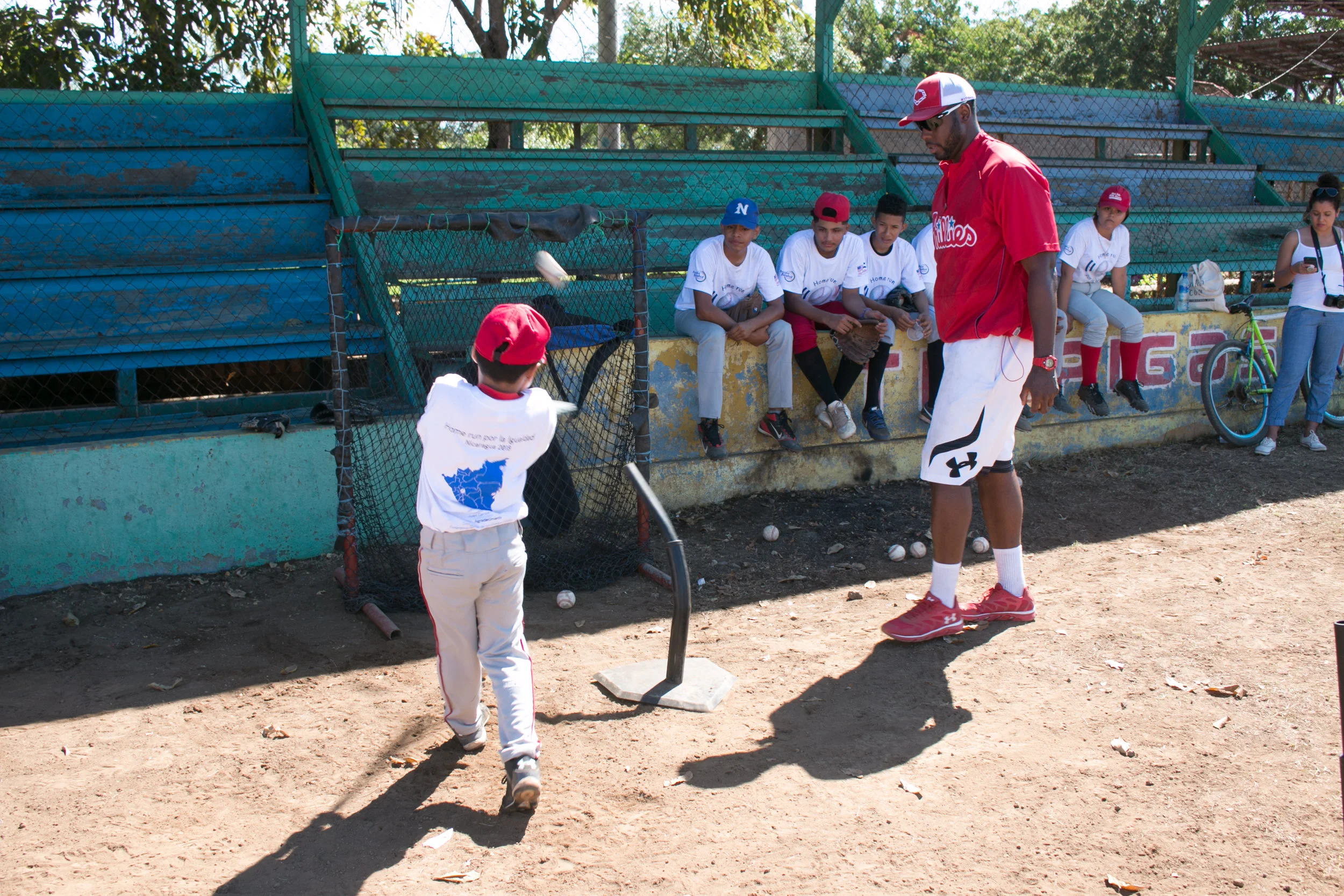 Mayberry Jr. providing hitting instruction at a camp in Ciudad Sandino, Nicaragua. Photo by Milessa Lowrie.