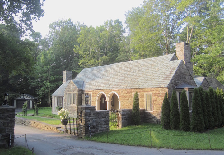 Gatehouse at Glimmerglen
