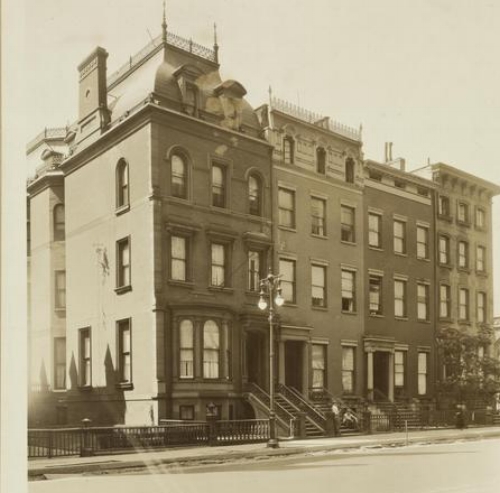 40 Fifth Avenue seen at far left (the second empire roof likely a later addition)