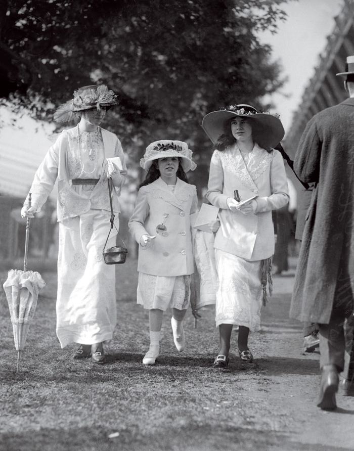 Gertrude with Daughters Barbara and Flora