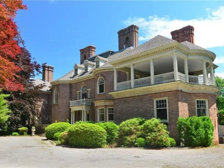 photo: Lila Delman Real Estate (the house is currently on the market - for listing information click here )