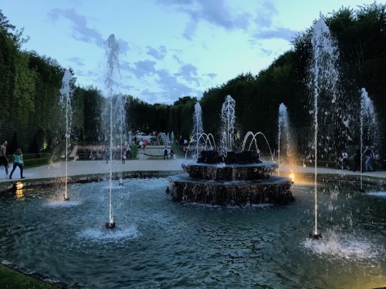 fountains night.jpg
