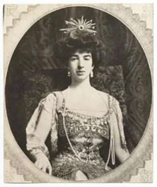 220px-Gertrude_Vanderbilt_Whitney_(c_1909).jpg