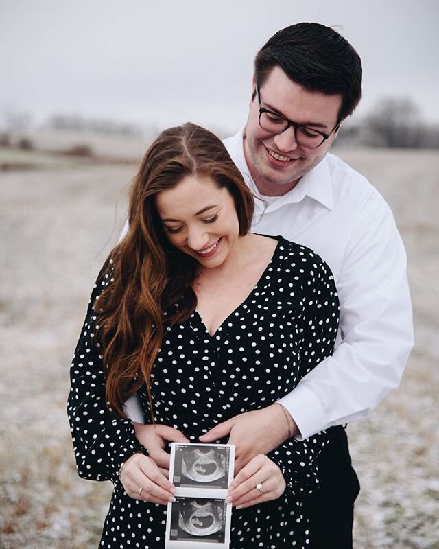 SURPRISE! 🎉

I&rsquo;ve been holding this secret in for months now and I could not be HAPPIER for these two! 💕

I absolutely ADORE pregnant announcement photos. They are so magical and overflowing with excitement. It&rsquo;s celebrating answered pr