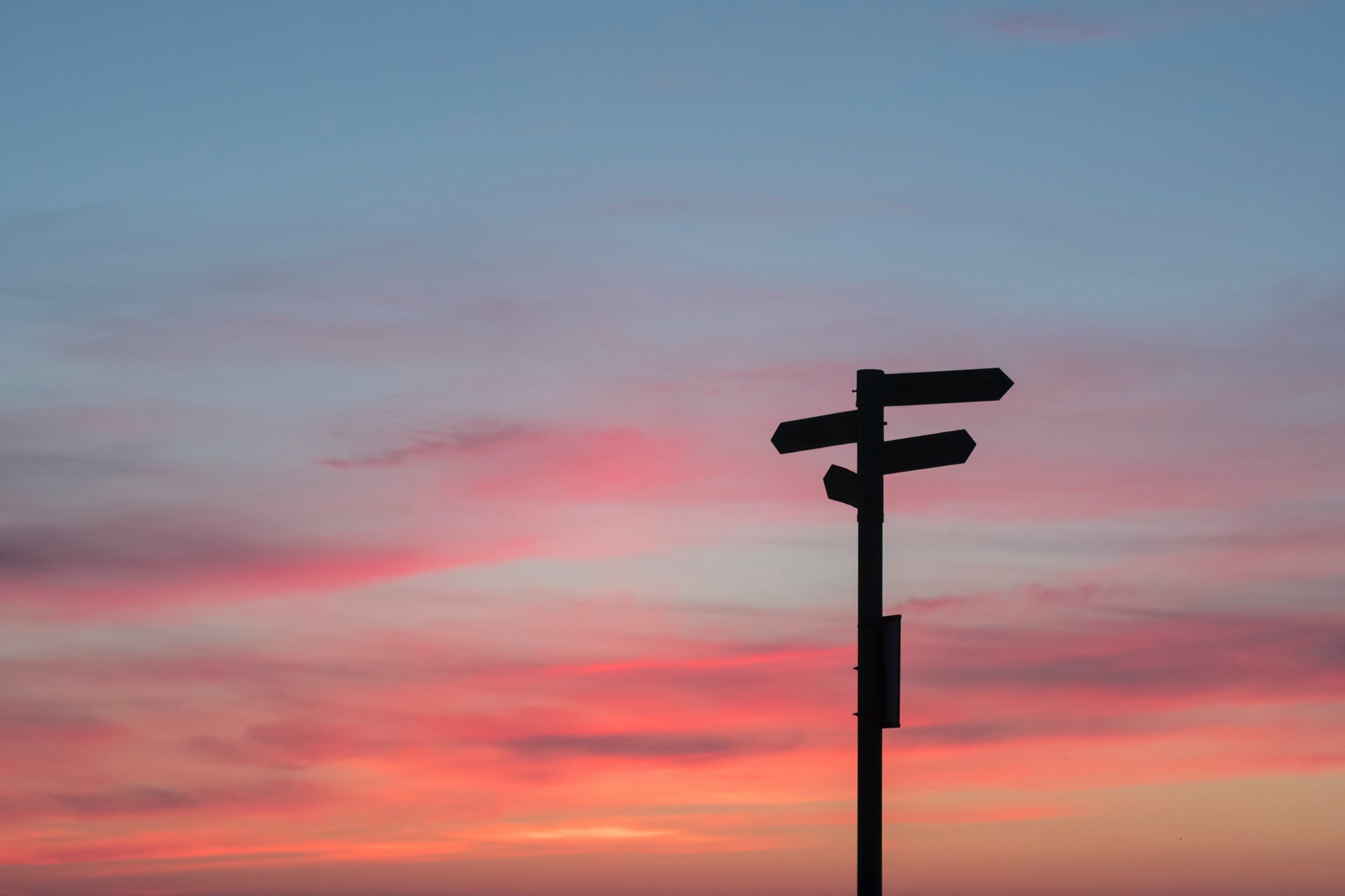 In plaats van iemand adviezen te geven kunnen we ook ruimte creëren waarin eigen oplossingen ontstaan. Photo by Javier Allegue Barros on Unsplash