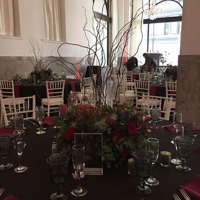 We love the glamorous, gothic vibe for the wedding tonight! 🍽: @the_catering_gourmet_ 💐: @freshforaged Rentals: @peakeventservices