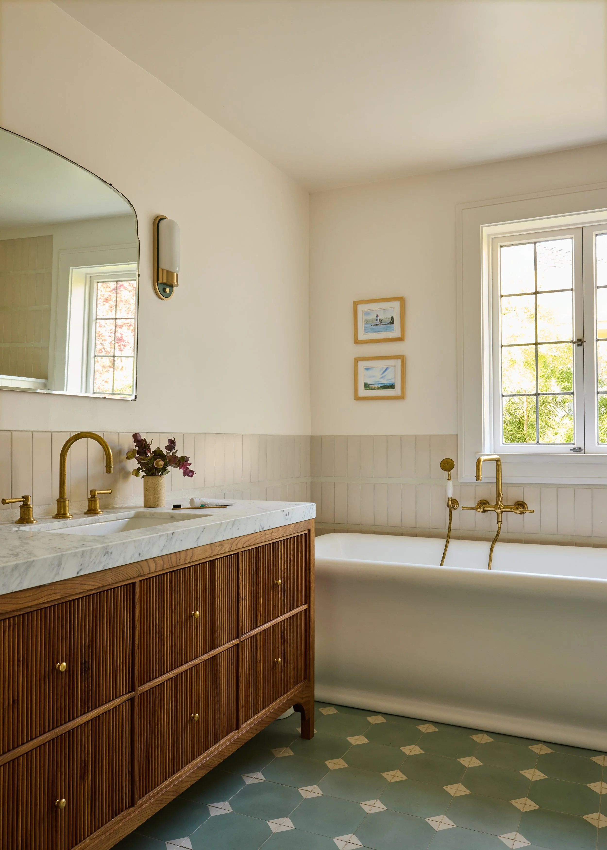 Claremont_Bathroom-Girls_006.jpg