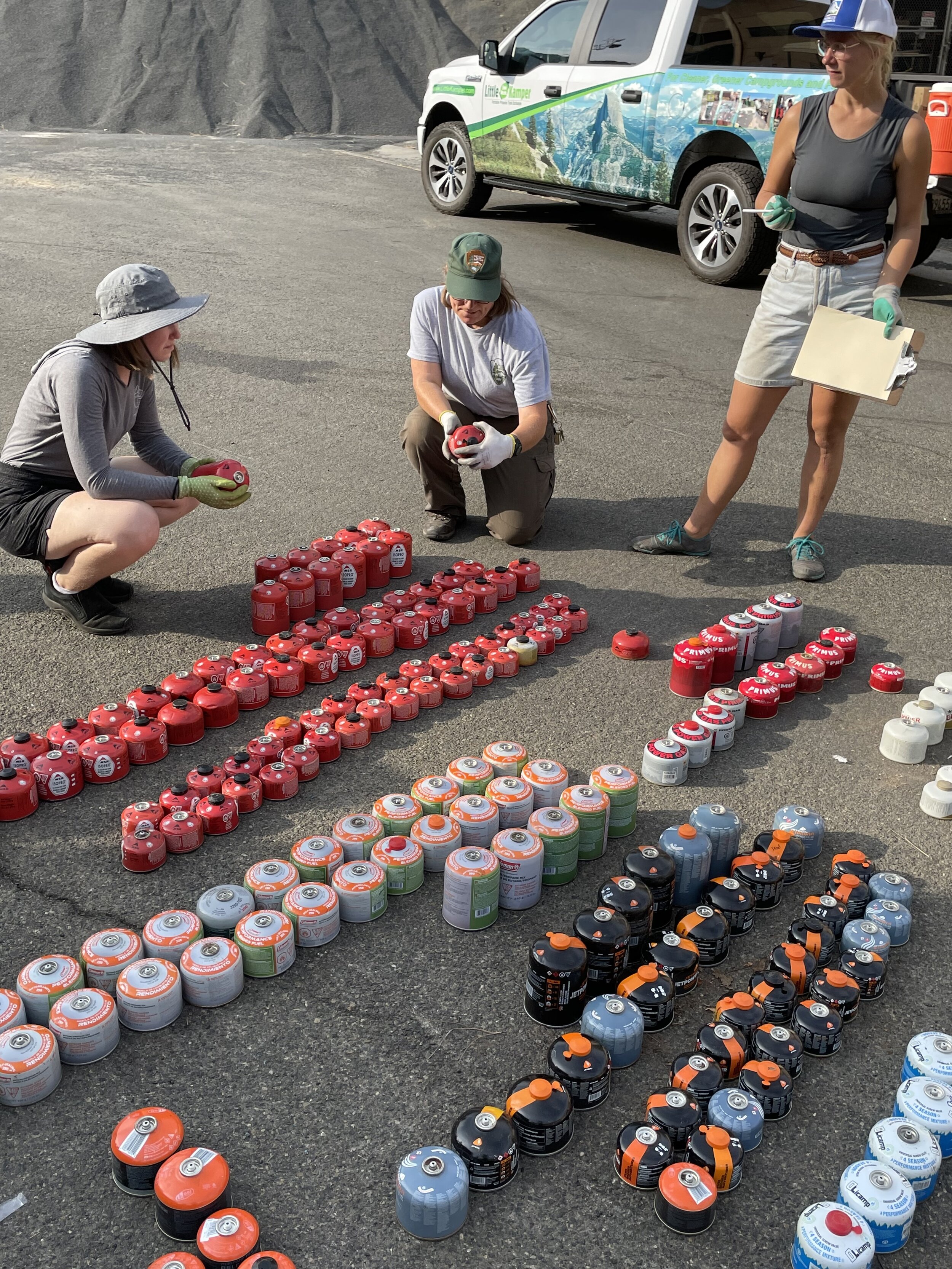 Tina, Cary, & Amelia counting isobutane.JPG