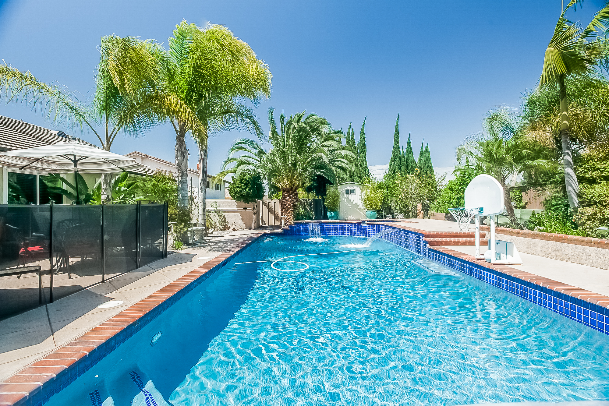 030-Pool-2687507-large.jpg