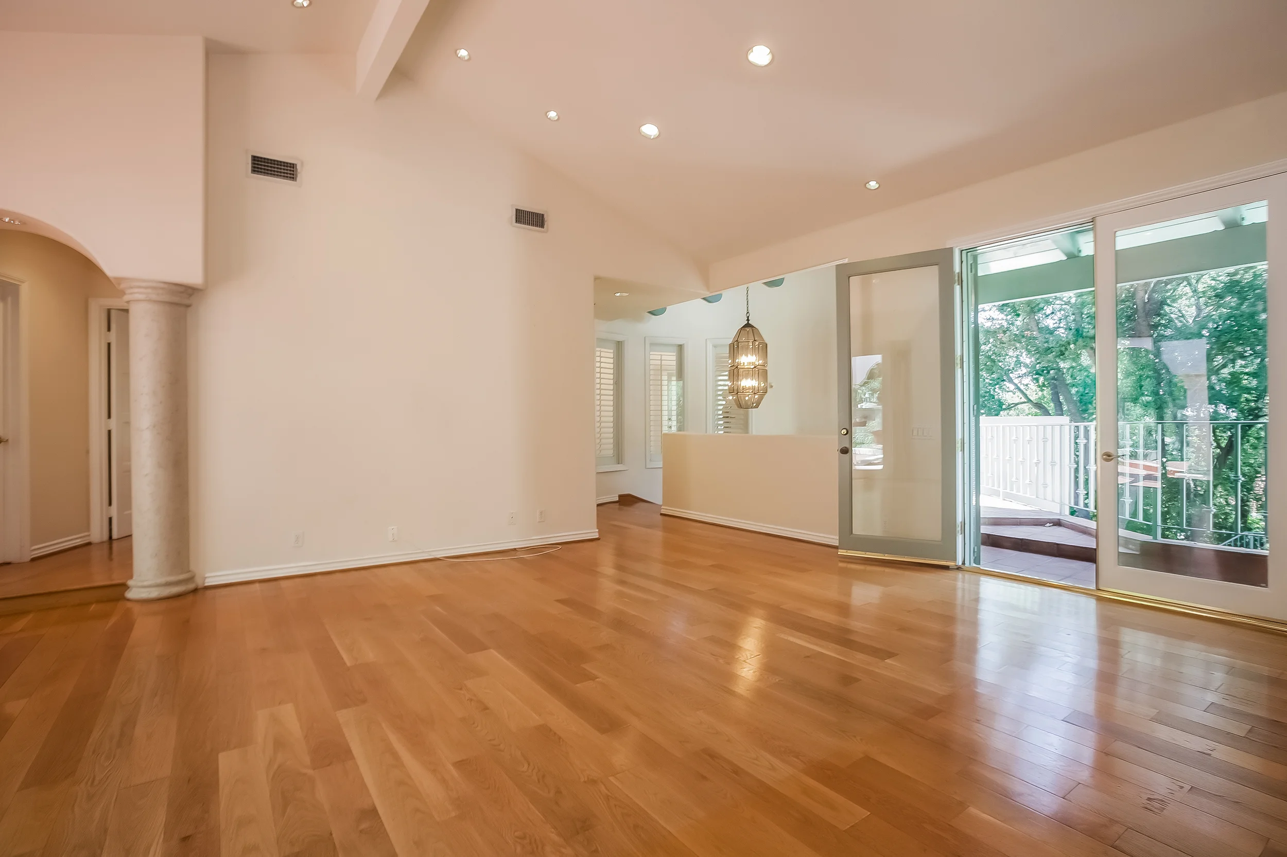 015-Family_Room-2804370-large.jpg