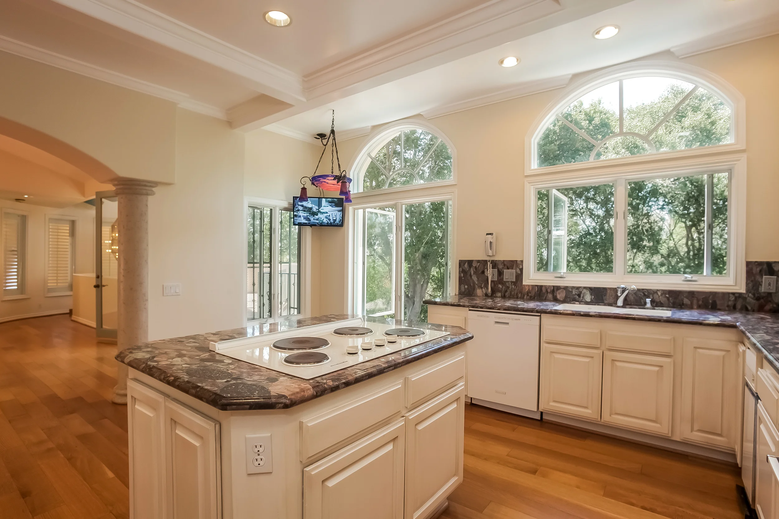 014-Kitchen-2804376-large.jpg