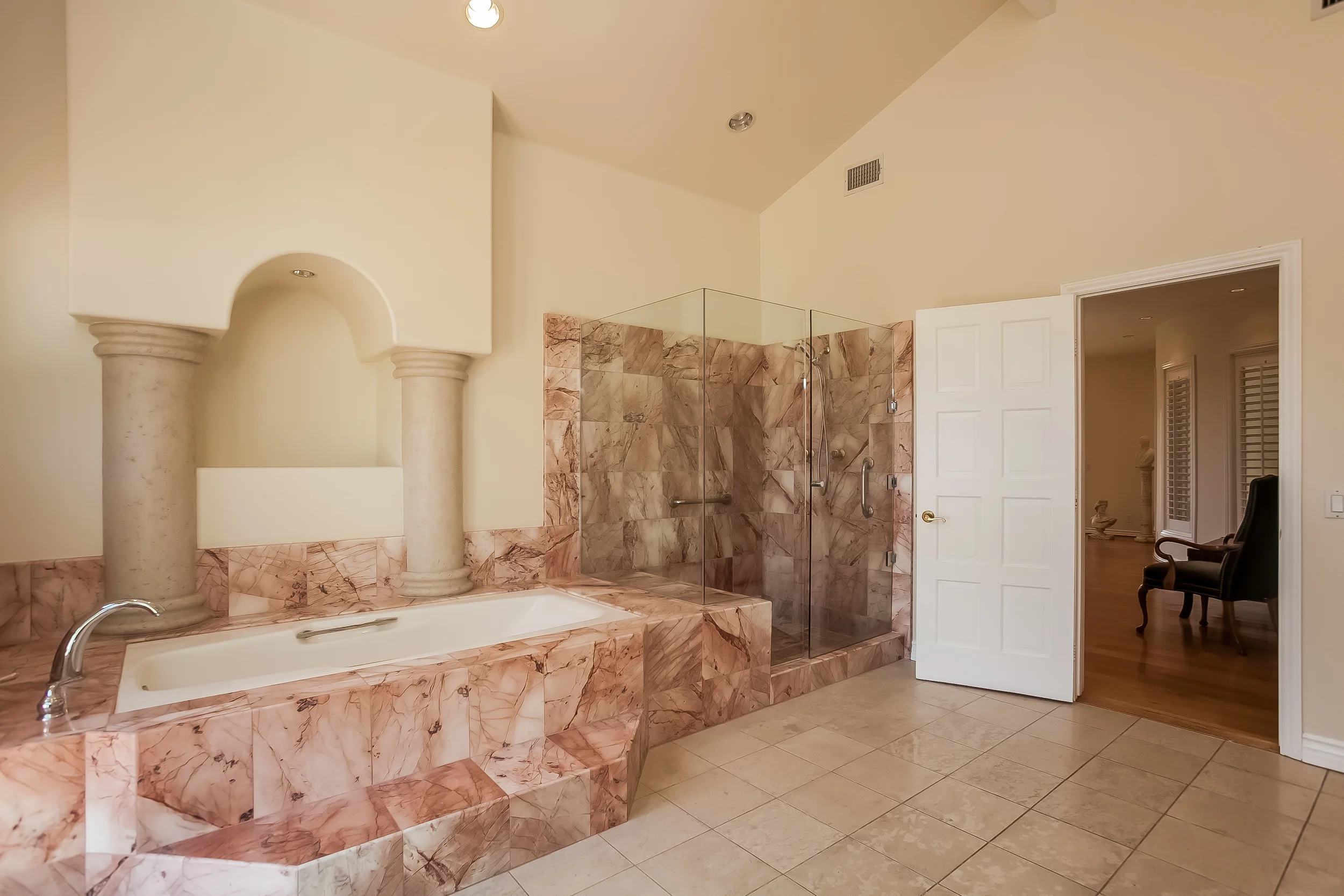 024-Master_Bathroom-2804442-large.jpg