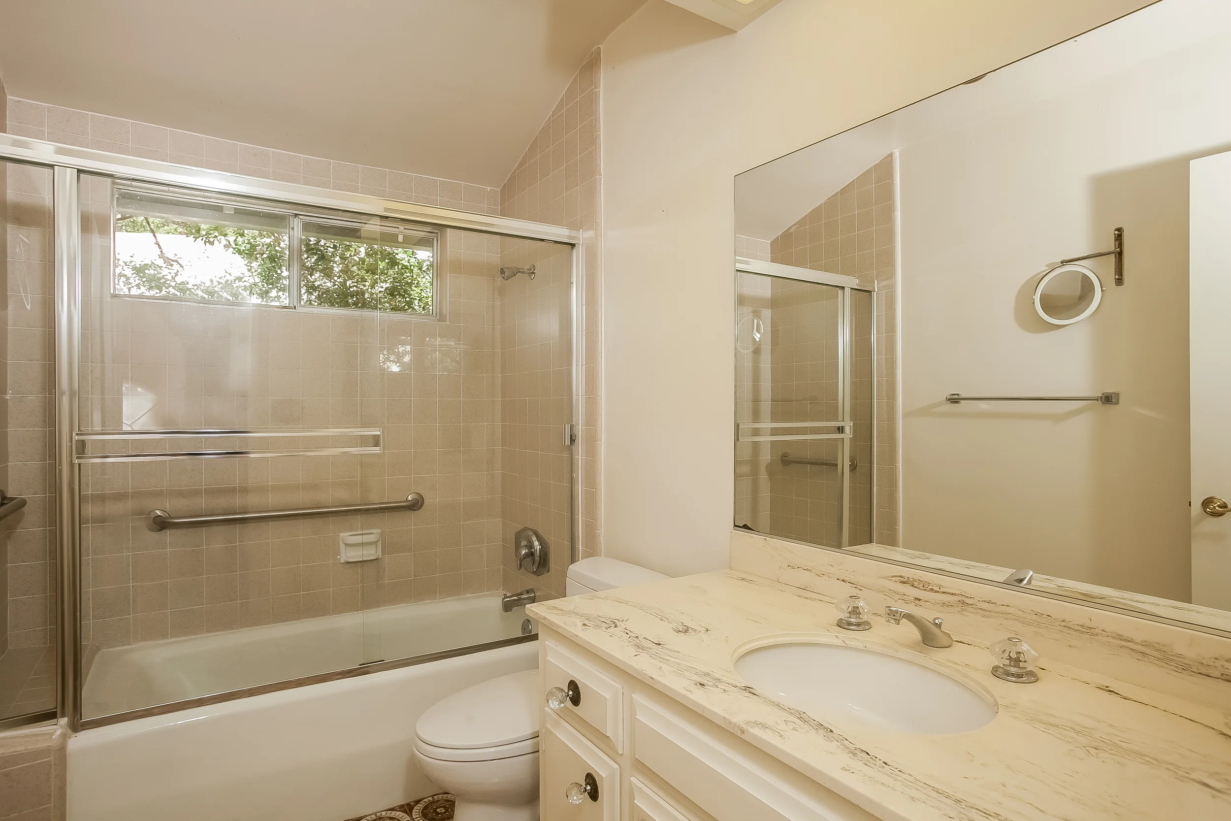 028-Bathroom-2804406-large.jpg