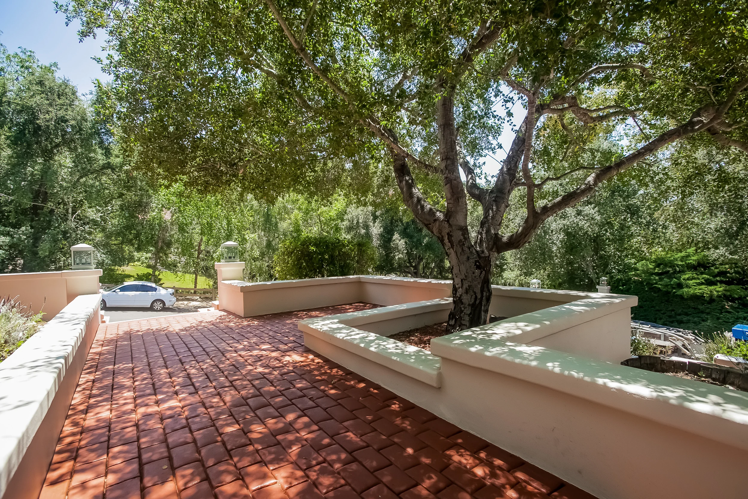 033-Porch-2804316-large.jpg