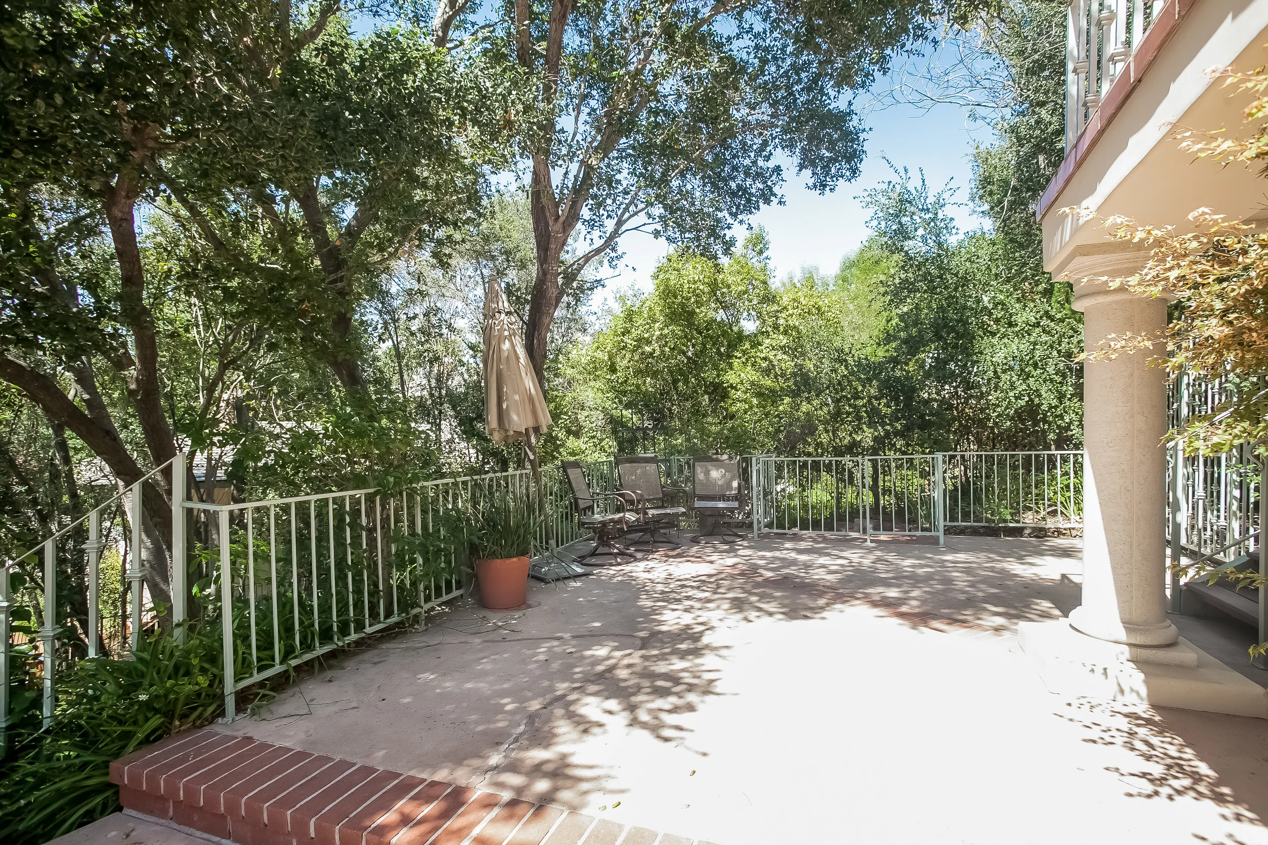 039-Patio-2804328-large.jpg