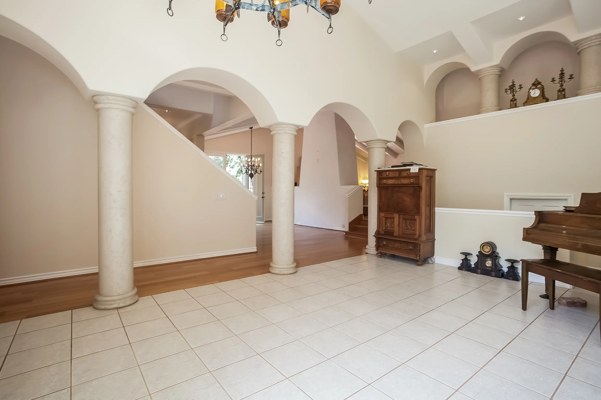 006-Foyer-2804361-large.jpg
