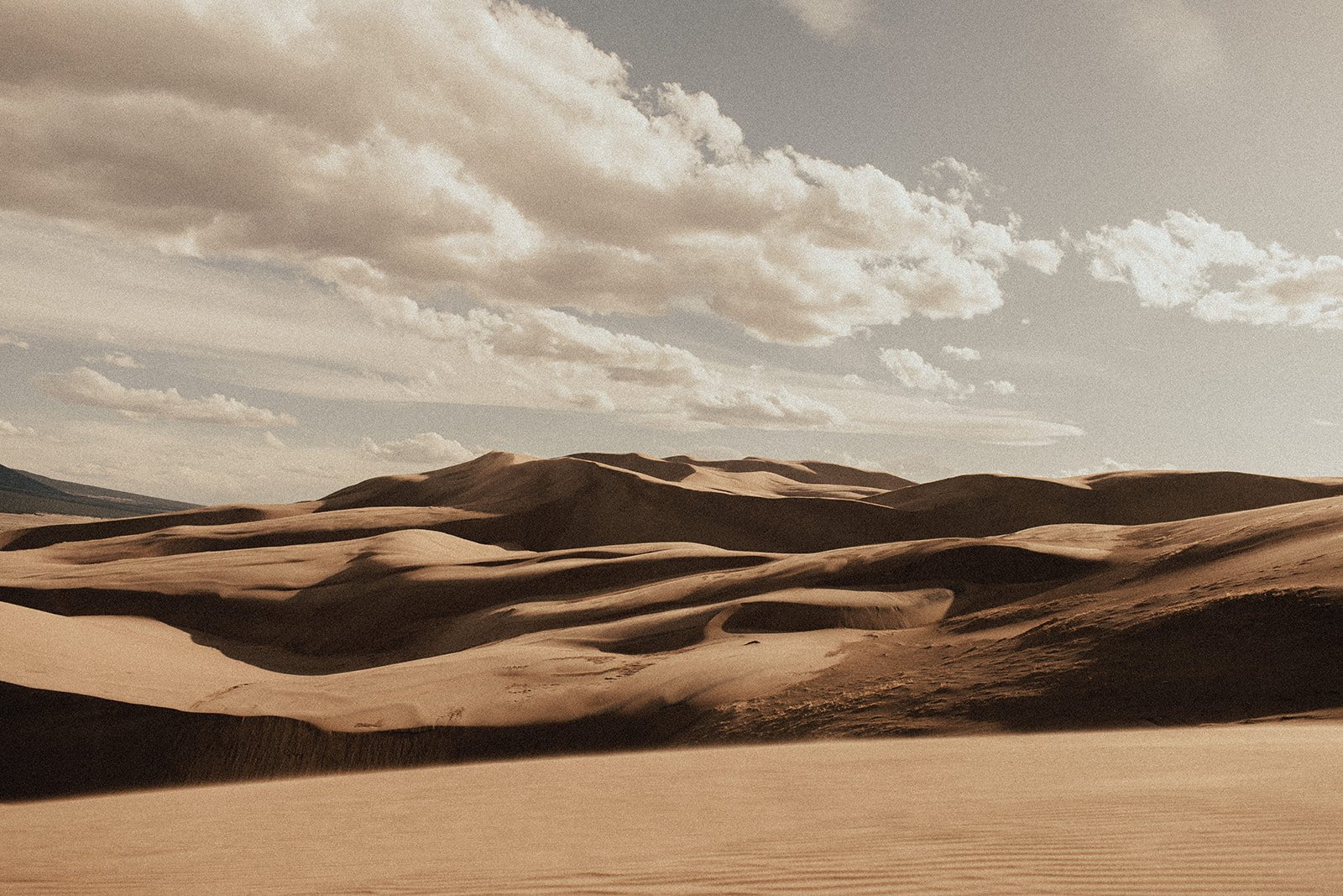 great-sand-dunes-colorado-engagement-photographer-35_websize.jpg